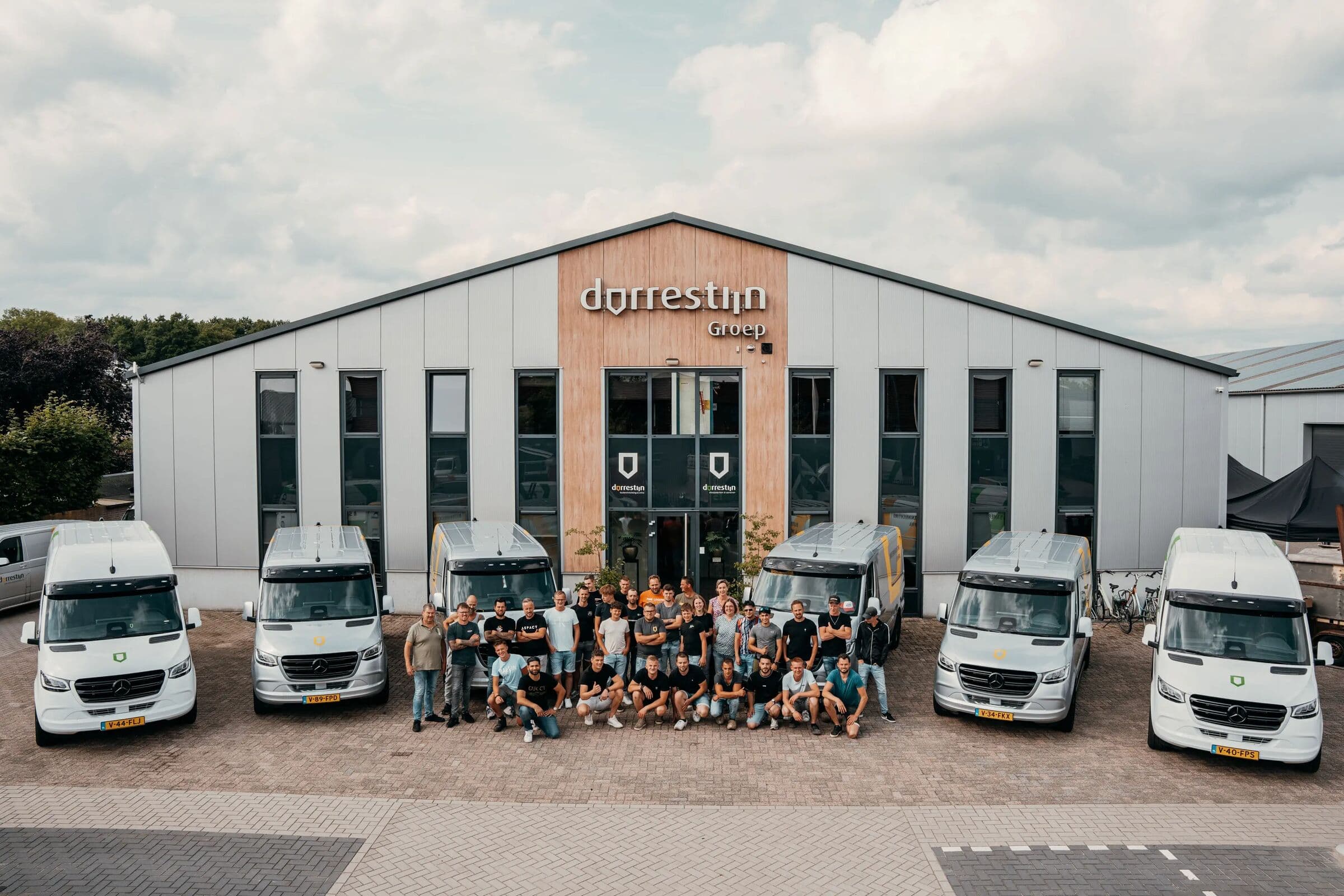 Zes nieuwe bedrijfswagens, foto 1