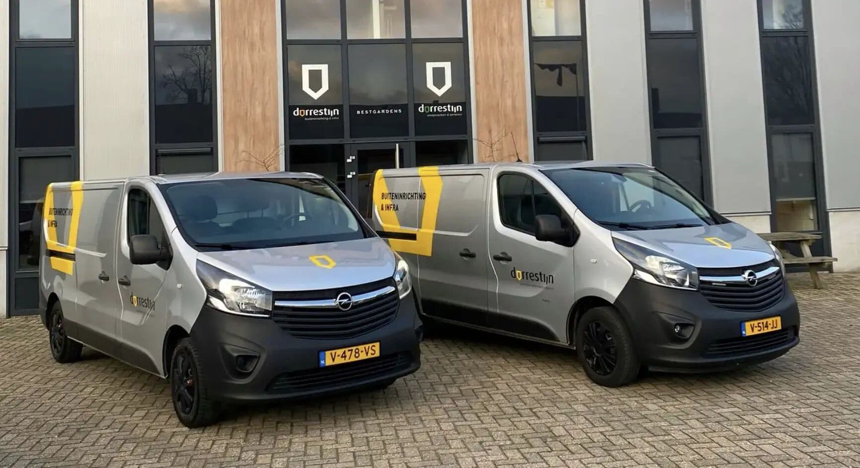 Twee nieuwe werkbussen, foto 1