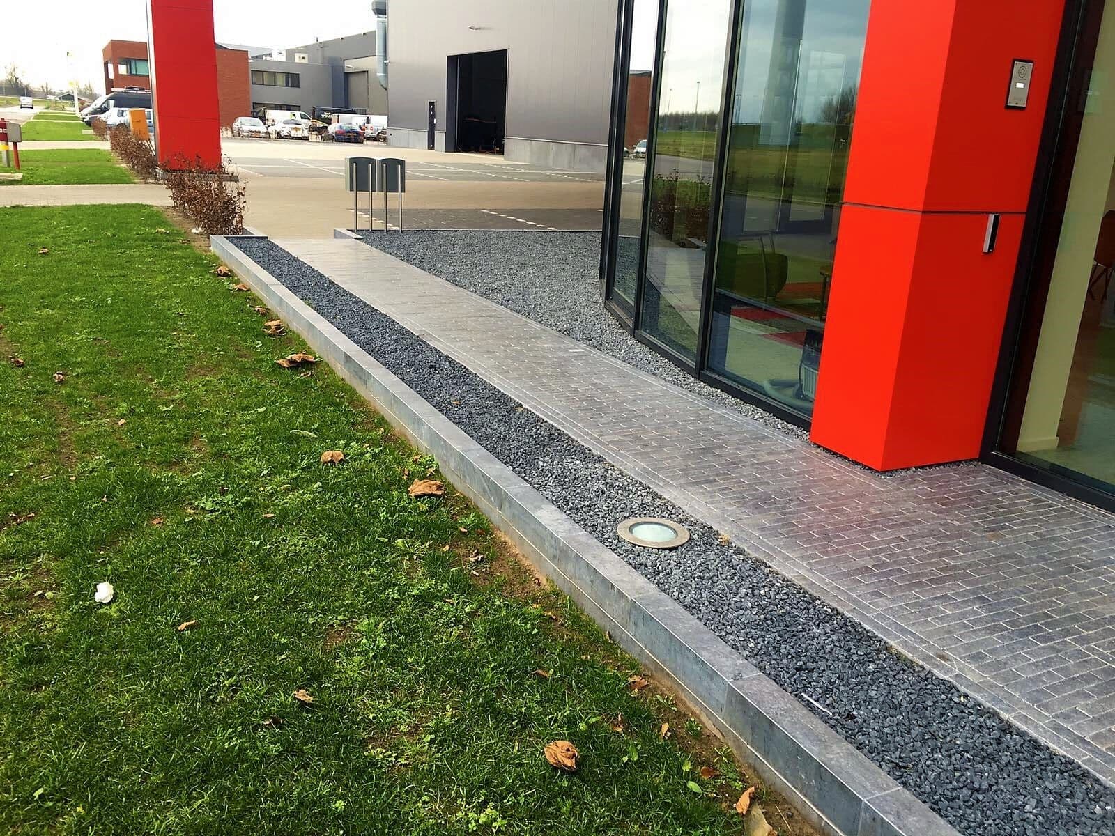 Bestrating Fastener Point  Ede, foto 1