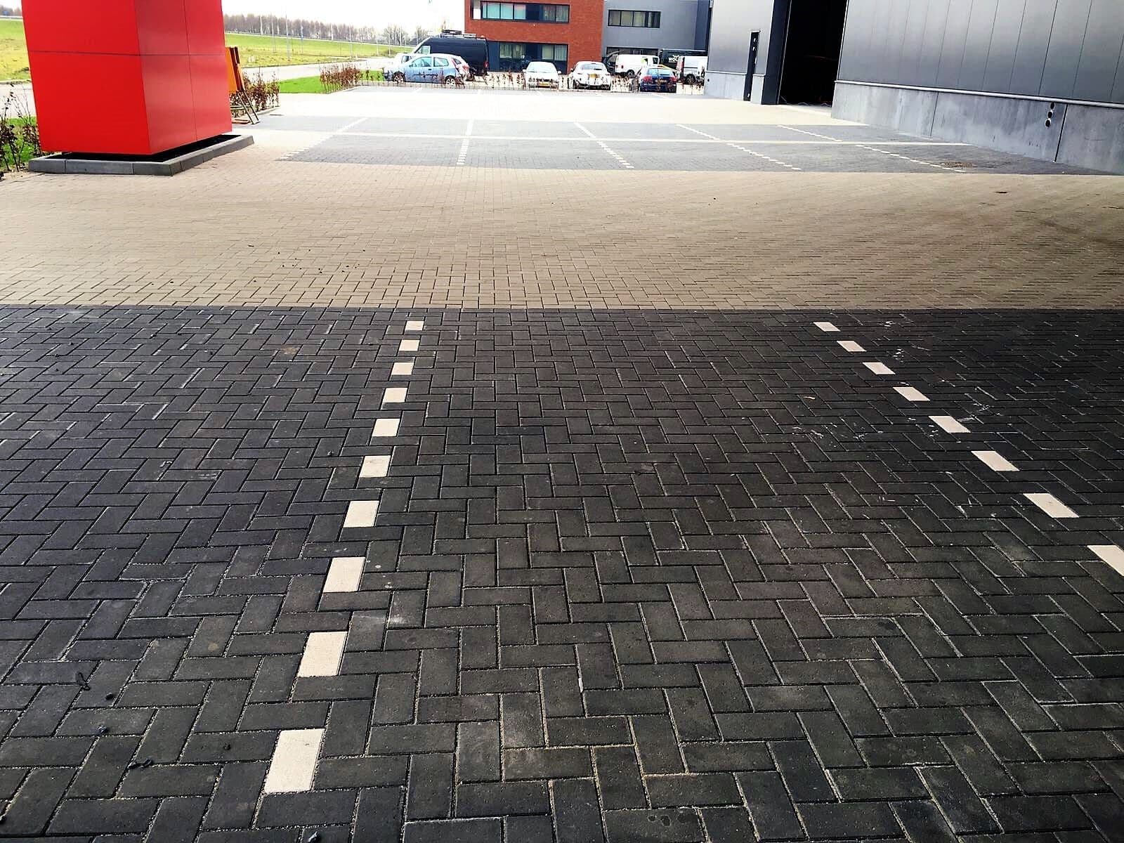 Bestrating Fastener Point  Ede, foto 3