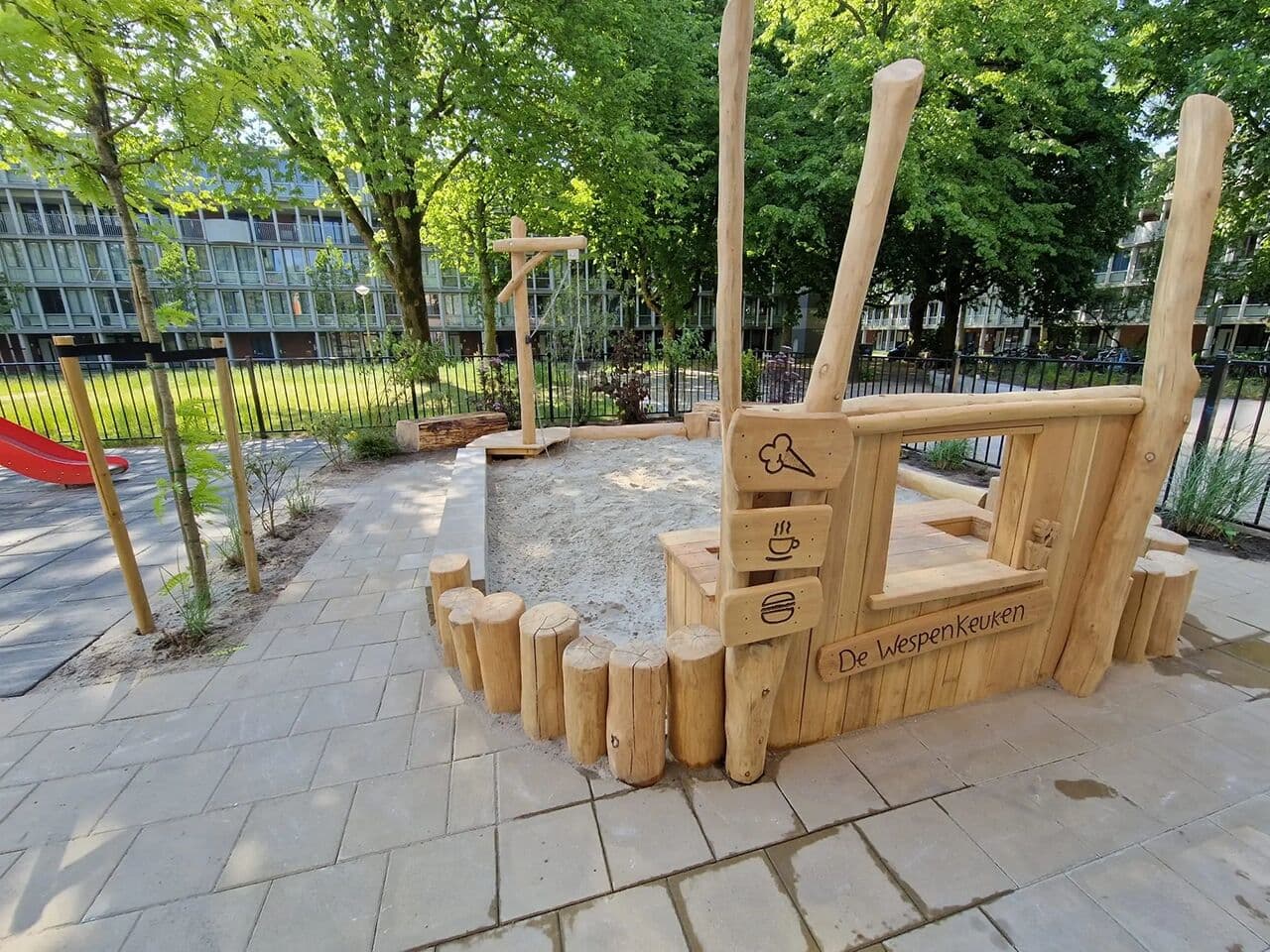 Vergroenen schoolplein Amsterdam, foto 1