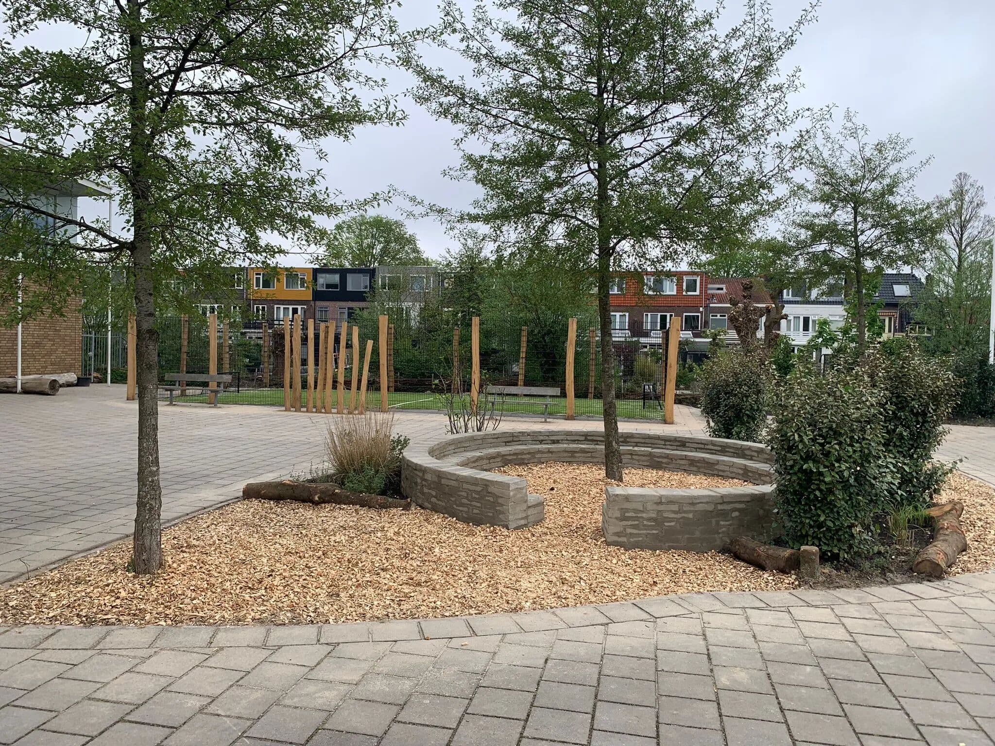 Aanleg schoolpleinen Haarlem en Amsterdam, foto 1