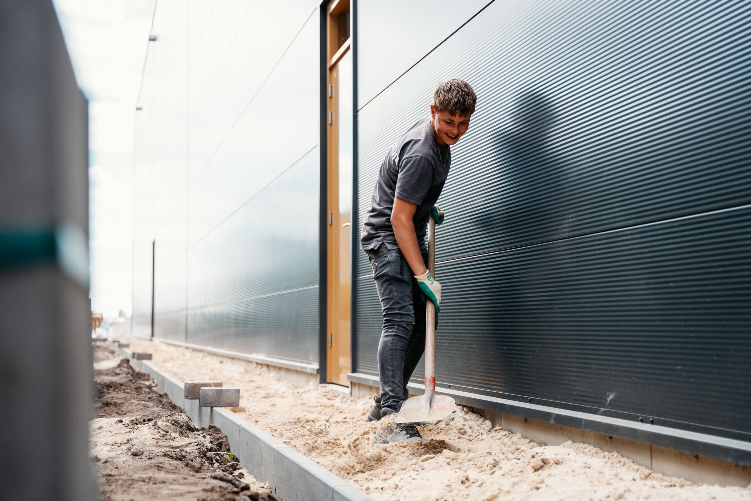 Buiteninrichting bedrijfspand Hendrik-Ido-Ambacht, foto 8