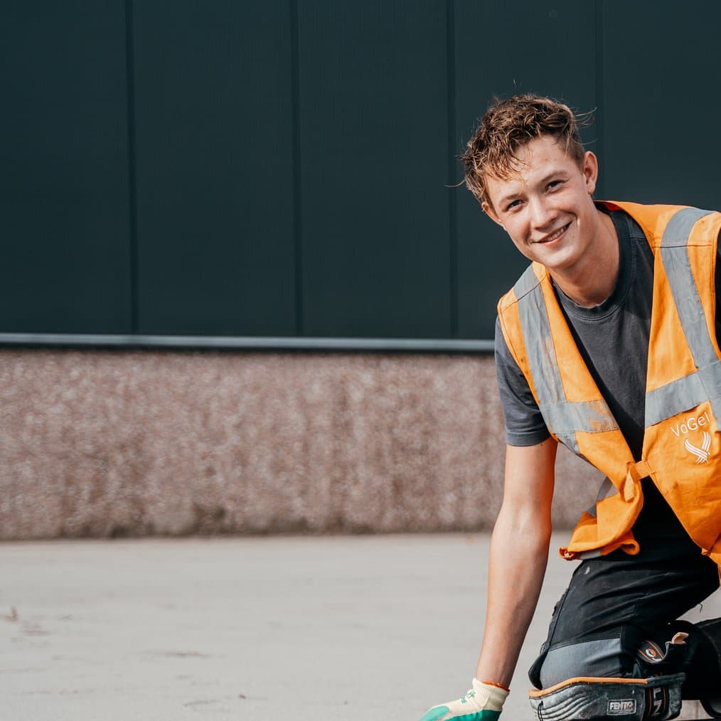 Lachende medewerker van Dorrestijn